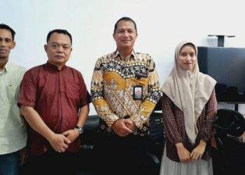 Morowali Statistics Division receives Statistics Indonesia’s evaluation results. Credit: Morowali Regency Govt