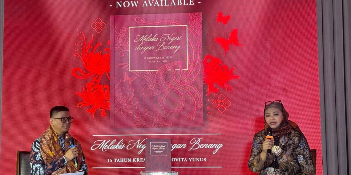 (L to R) Ai Syarif, the host, and Novita Yunus, Founder and Creative Director of Batik Chic on the 15th Anniversary of Batik Chic. (Credit: Wulan)
