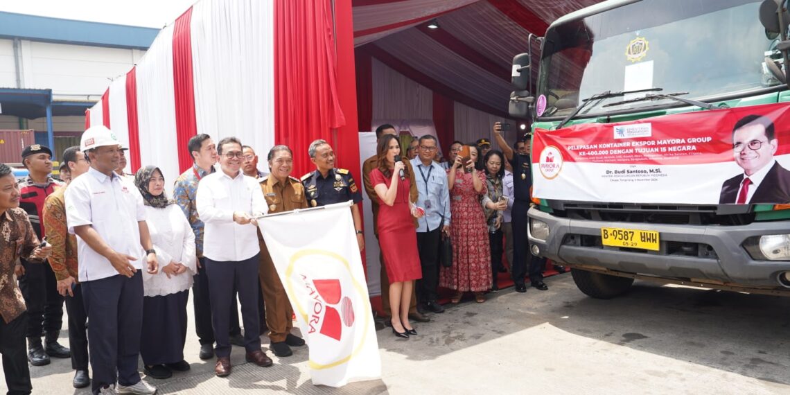 Trade Minister exports Mayora’s products at $1 million