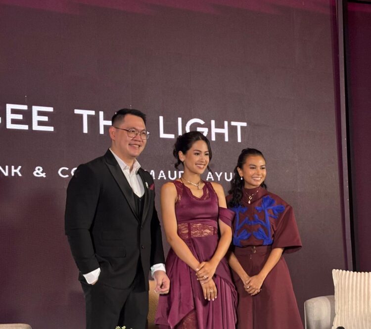(L to R) the General Manager of Frank & co., Rolly Soesanto, Indonesian Celebrity Maudy Ayunda, Film Director Kamila Andini on the launch of ‘See the Light’ collection and fashion film at Park Hyatt, Jakarta. (Credit: Wulan)