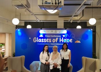 Glasses of Hope