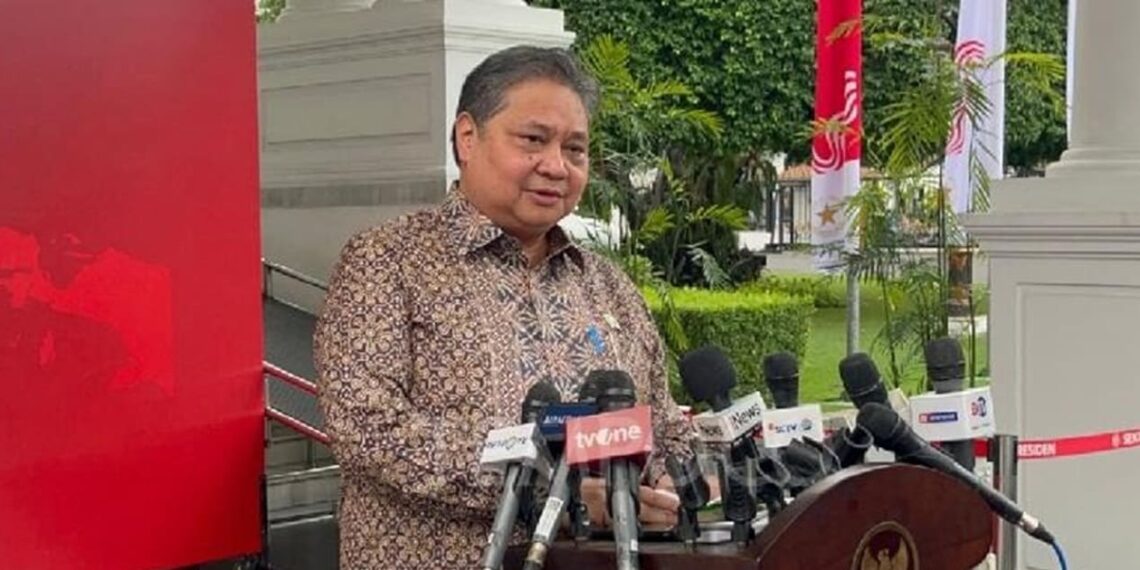 Airlangga Hartarto talked about Sritex which is still allowed to do export-import activities. Credit: Coordinating Ministry of Economic Affairs