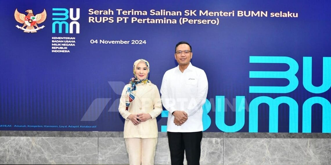 Nicke Widyawati, former Pertamina's President Director (left) and Simon Aloysius Mantiri, newly appointed Pertamina's President Director. Credit: Pertamina