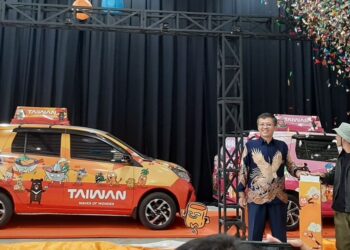The Taiwan Tourism Administration (TTA) launched a campaign in collaboration with Indonesian artist Tahilalats, taken place at Chillax Sudirman, South Jakarta (11/28). Credit: Sinta