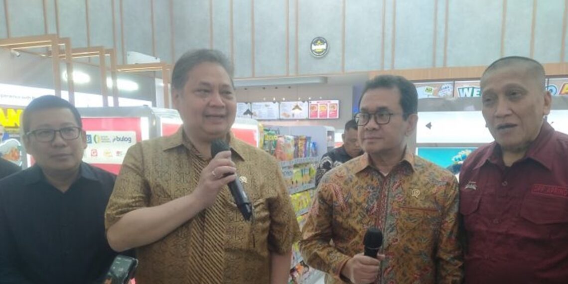 Airlangga Hartarto said that 12% VAT could affect inflation. Credit: Coordinating Ministry for Economic Affairs