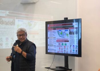 Herlan Wijanarko, Director of Network & IT Solution (NITS) of Telkom Indonesia, talked about Christmas and New Year preparations, including fixed broadband network, at a press conference in Grha Merah Putih, South Jakarta (12/16). Credit: Sinta