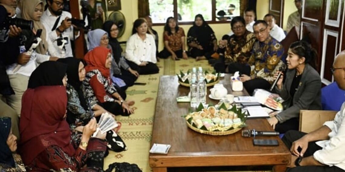 Meutya Hafid talked about the use of AI among MSMEs. Credit: Komdigi