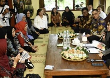 Meutya Hafid talked about the use of AI among MSMEs. Credit: Komdigi