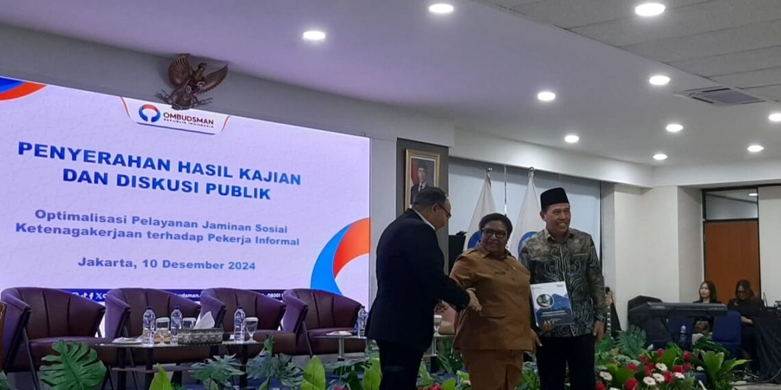 Ombudsman hosted National Discussion titled Optimizing Social Security Services for Informal Workers held at the Ombudsman Office in South Jakarta (12/10). Credit: Sinta