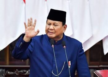 Prabowo Subianto signed Special Region of Jakarta Act. Credit: BPMI Setpres