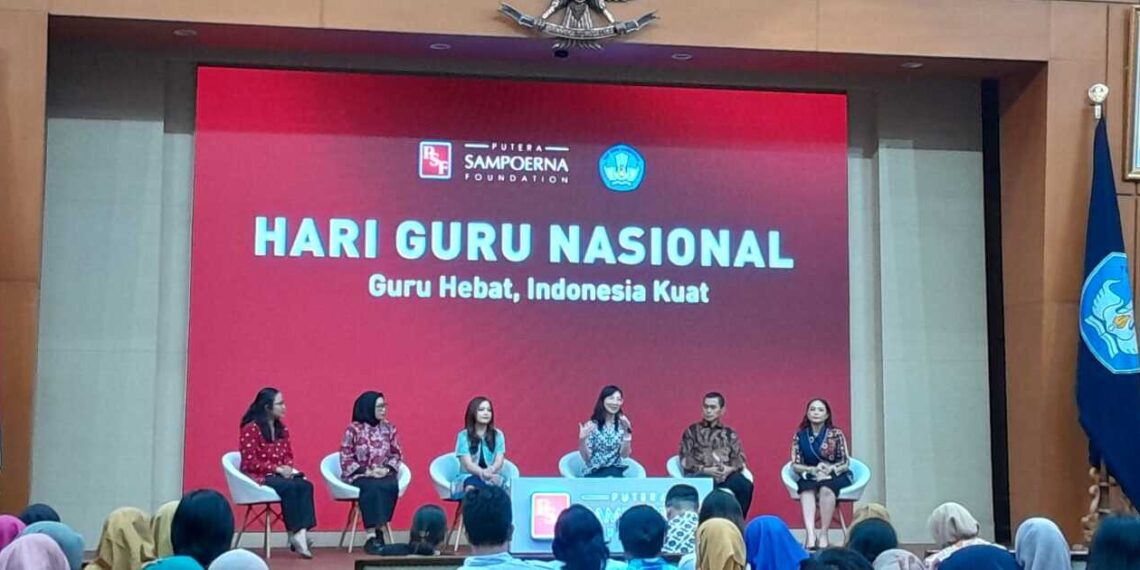Putera Sampoerna Foundation celebrated National Teachers' Day on Tuesday (12/03). Credit: Haris