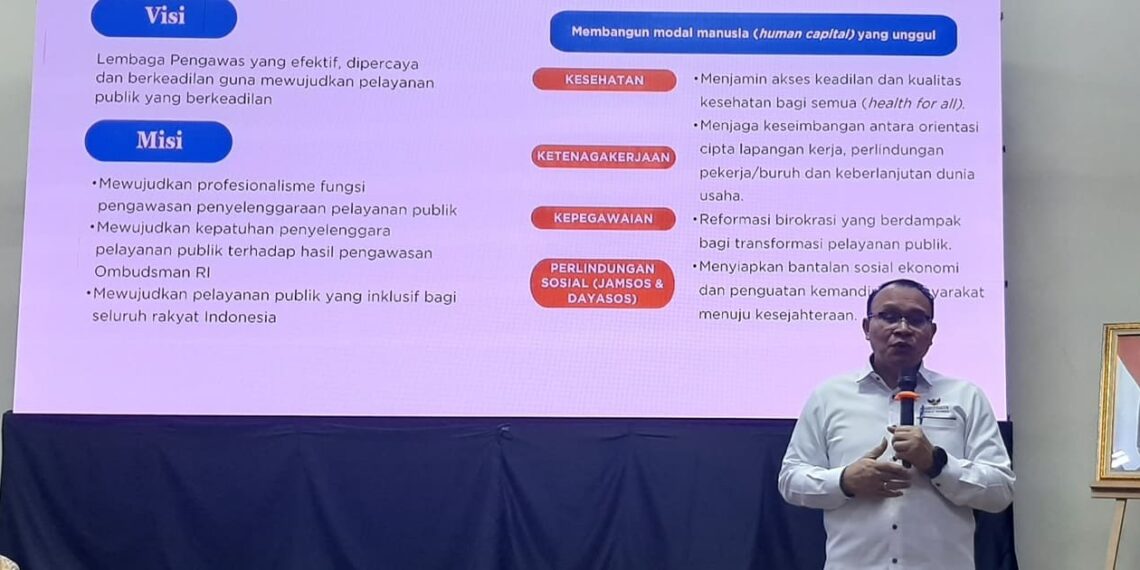 Robert Na Endi Jaweng, a member of the Indonesian Ombudsman, talked about health and social protection issues in a media gathering at Ombudsman Office, South Jakarta (12/20). Credit: Sinta