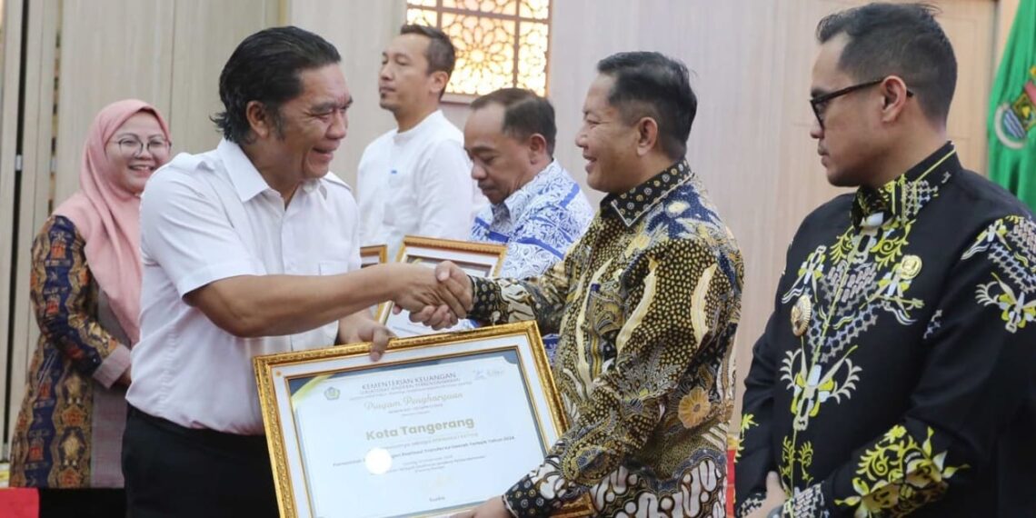 Tangerang City Government received the Best Regional Transfer Realization Award for 2024 from the Ministry of Finance. Credit: Tangerang City Govt