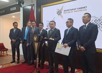 Misbakhun, Chair of the DPR RI’s Commission XI (center), talked about VAT raise to 12% for luxury good consumers. Credit: DPR RI