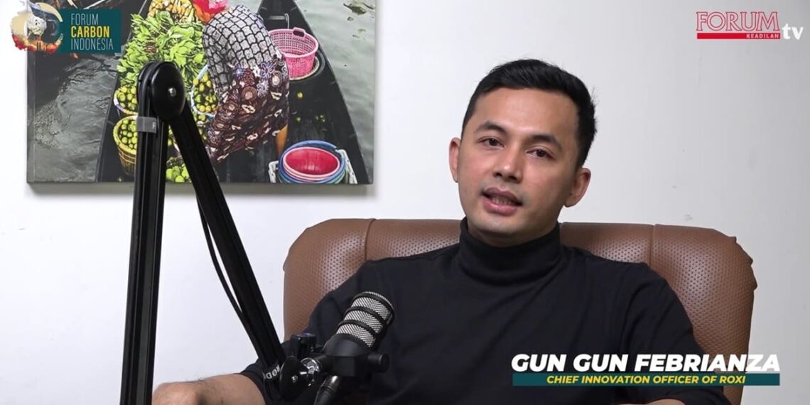 Gun Gun Febrianza, Chief Innovation Officer at Roxi, talked about blockchain in carbon projects. Credit: Forum Carbon Indonesia
