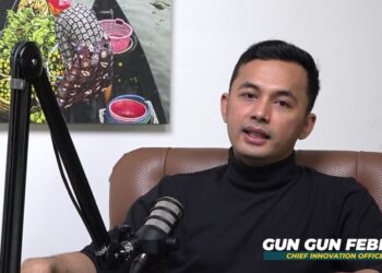 Gun Gun Febrianza, Chief Innovation Officer at Roxi, talked about blockchain in carbon projects. Credit: Forum Carbon Indonesia