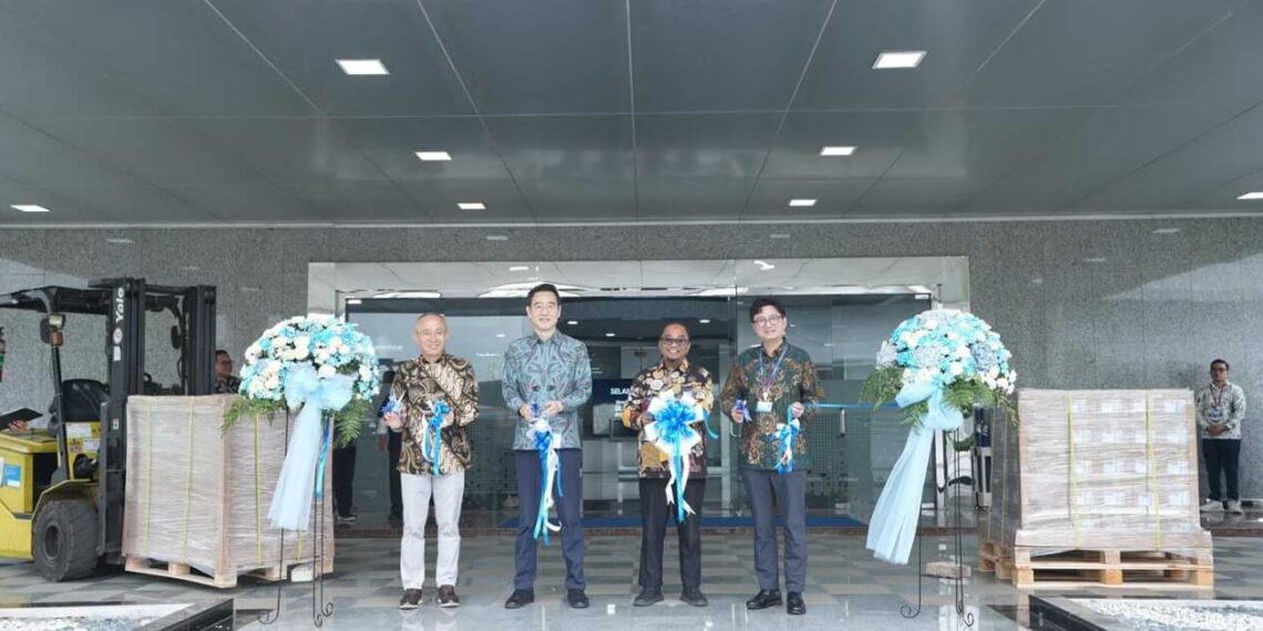 Ministry of Industry visited Samsung Electronics Indonesia's plant in Cikarang, West Java (01/07). Credit: Ministry of Industry