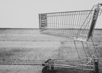 Illustration of mixed reaction from retailers in Indonesia regarding increased VAT to 12%. Credit: Bruno Kelzer/Unsplash