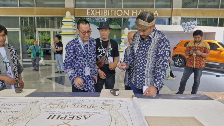 (L to R) Vice Chairman III Asephi, Muchamad Ali Jufri and MSMEs Minister Maman Abdurrahman. (Credit: Asephi docs)