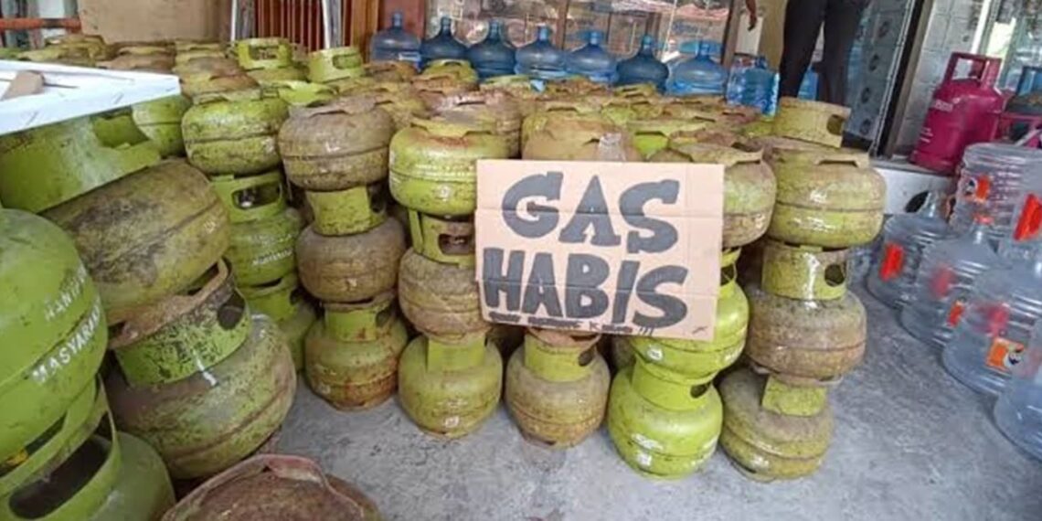 Illustration of a market inspection for 3 kg LPG. Credit: Jakarta Provincial Govt