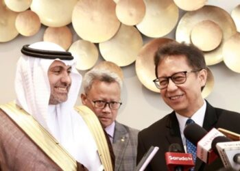 Saudi Arabia's Minister of Health Fahad Abdulrahman AlJalajel and Indonesia's Minister of Health Budi Gunadi Sadikin signed a MoU to develop human resources in health sector. Credit: Haris