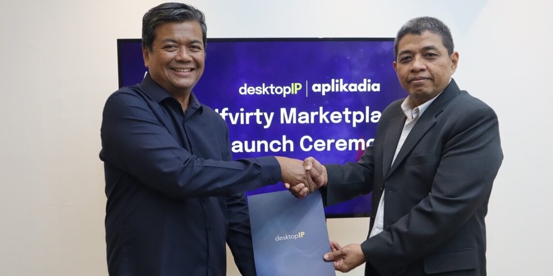 Ashari Abidin, Founder of Aplikadia, and Phidi Soepangkat, CEO of DesktopIP, signed the cooperation agreement at the DesktopIP office in Kebayoran Baru, South Jakarta (02/24). Credit: Aplikadia