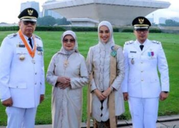 Benyamin-Pilar have been inaugurated as Mayor and Vice Mayor of South Tangerang. Credit: Abdillah