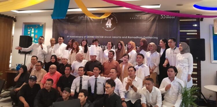 Staff and management team of Grand Dafam Ancol Jakarta. Credit: Sinta