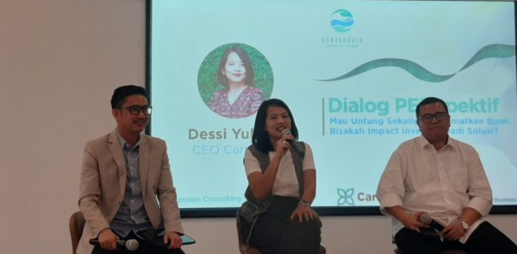 From left: Fikri Syaryadi, CEO of Bumandhala Impact Fund; Dessi Yuliana, CEO of Carbon X; and Rizky Wisnoentoro, Head of the Sustainable Finance Program at UIII in a panel discussion about impact investment in South Jakarta (02/05). Credit: Sinta