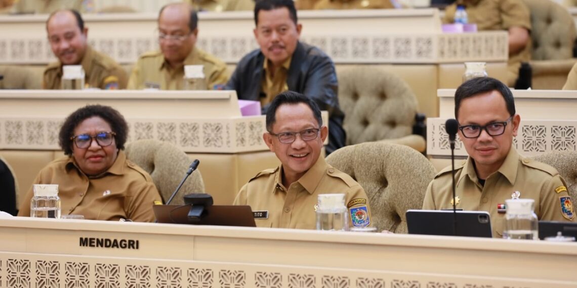 Tito Karnavian talked about prioritizing 15 border crossing posts amidst budget efficiency. Credit: BNPP