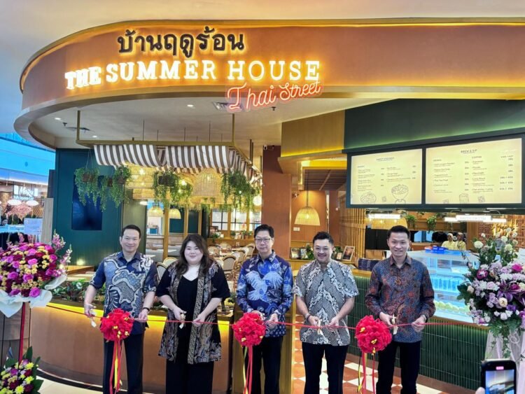 Grand Opening of The Summer House by Thai Street. (R to L) 2. William Johnson Tjan (Chief Operating Officer), Stanley Ramon Marcellius (CEO), and the Ambassador of Thai Ambassador to Indonesia Prapan Disyatat.