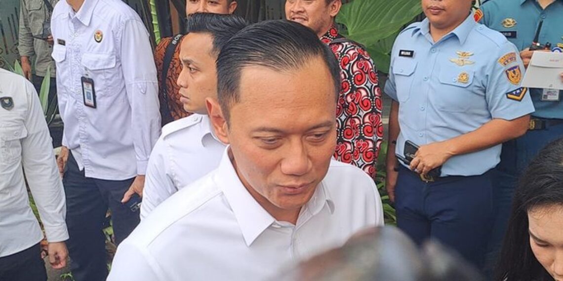 Minister Agus Harimurti talked about the giant seawall project. Credit: Coordinating Ministry for Infrastructure and Regional Development