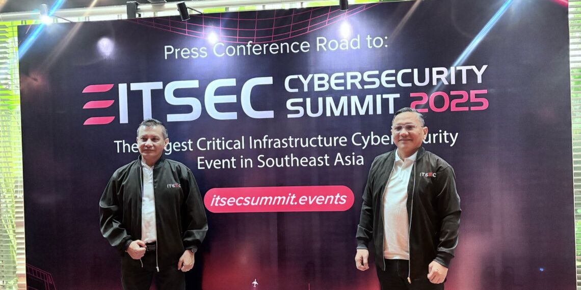 (Left to right) Eko Prasudi Widianto, Commercial Director of PT ITSEC Asia Tbk, and Joseph Edi Hut Lumban Gaol, President Director of PT ITSEC Asia Tbk. at ITSec Cybersecurity Summit 2025.