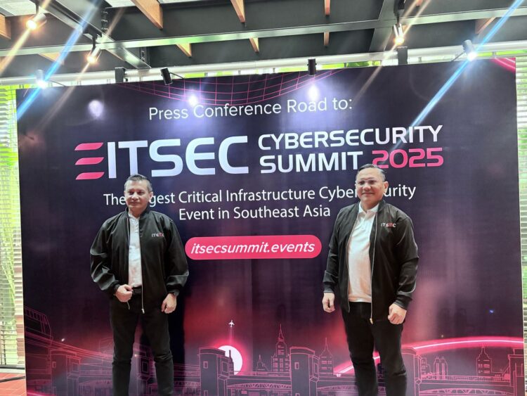 (Left to right) Eko Prasudi Widianto, Commercial Director of PT ITSEC Asia Tbk, and Joseph Edi Hut Lumban Gaol, President Director of PT ITSEC Asia Tbk. at ITSec Cybersecurity Summit 2025.