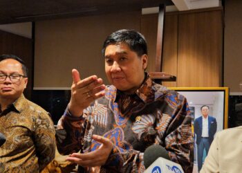 (center) PKP Minister Maruarar Sirait. (credit: PKP Ministry docs.)