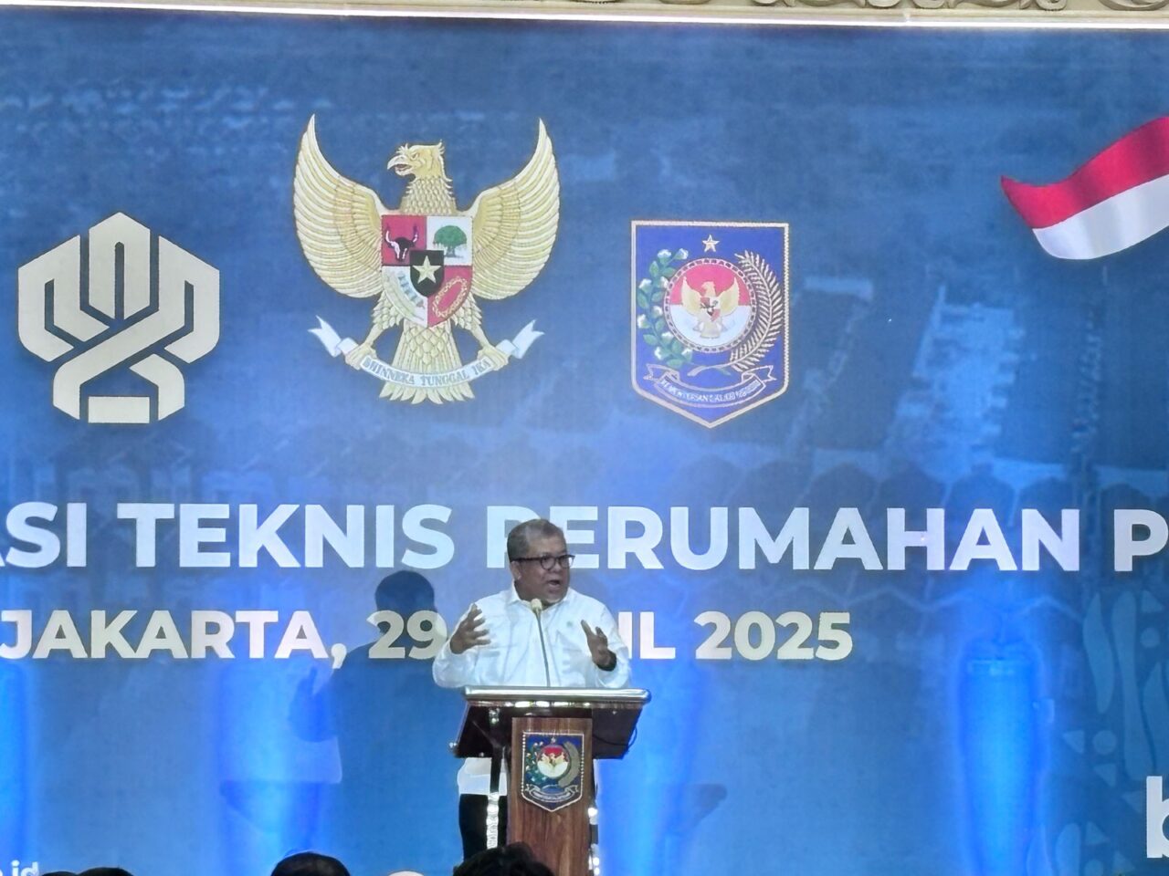 Vice Minister for Public Housing and Settlements (PKP), Fahri Hamzah delivered his speech during the Technical Coordination Meeting on Rural Housing at the Ministry of Home Affairs office in Jakarta on Monday (04/29). (Credit: Wulan)