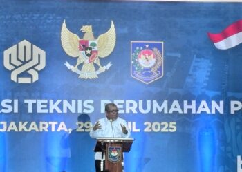 Vice Minister for Public Housing and Settlements (PKP), Fahri Hamzah delivered his speech during the Technical Coordination Meeting on Rural Housing at the Ministry of Home Affairs office in Jakarta on Monday (04/29). (Credit: Wulan)