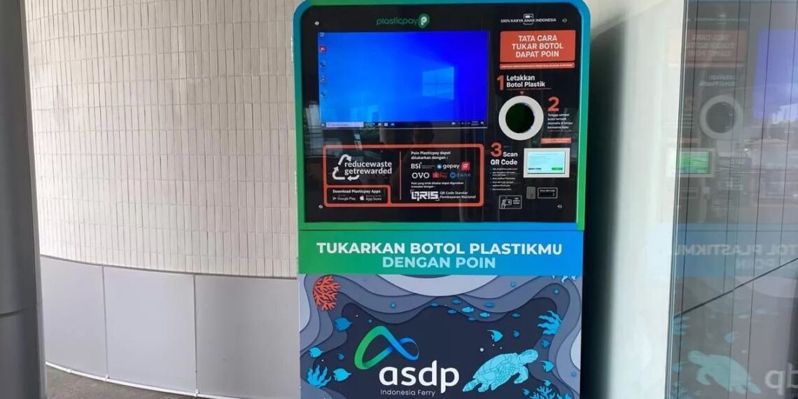 Reverse vending machines provided by ASDP in collaboration with SOE Ministry and Transportation Ministry. Credit: ASDP Indonesia Ferry