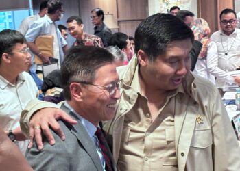 James Riady, CEO of Lippo Group (left) and Maruarar Sirait, PKP Minister (right). (Credit: Wulan)