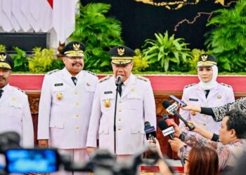 Governors of Papua Highlands and Bangka Belitung Islands were inaugurated by President Prabowo Subianto on Thursday (04/17) at the State Palace in Jakarta. Credit: BPMI Setpres