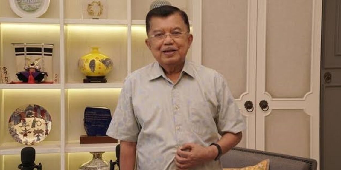 Jusuf Kalla urged the Indonesian government to clarify Trump’s import policy and negotiate the 32% import tariff. Credit: Istimewa