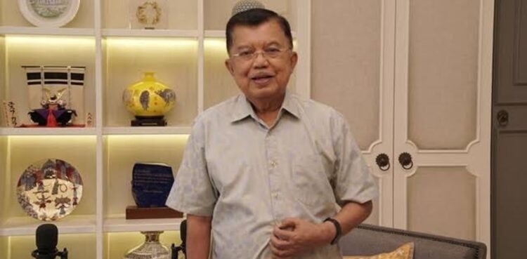 Jusuf Kalla urged the Indonesian government to clarify Trump’s import policy and negotiate the 32% import tariff. Credit: Istimewa