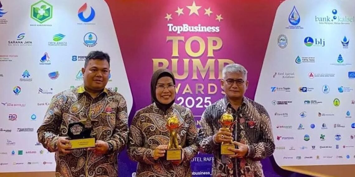 Serang Regent Ratu Tatu Chasanah (center) has won the BUMD Awards in the Mentor category. Credit: Serang Regency Govt