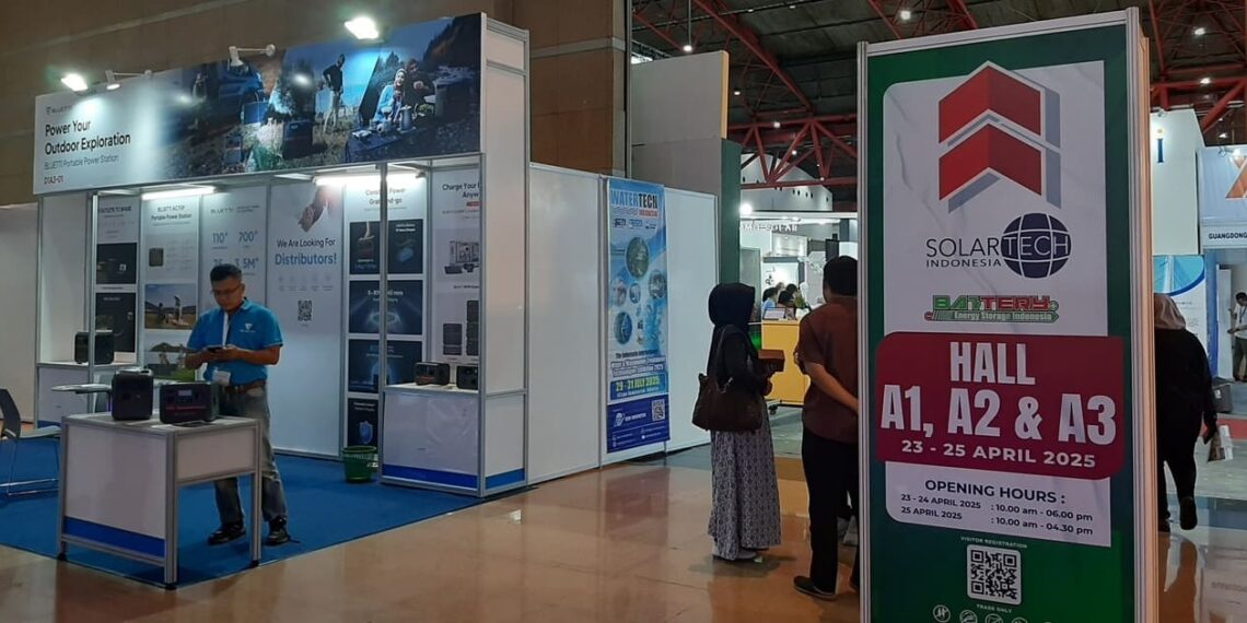 Solartech Indonesia 2025 is held for 3 days at JIExpo Kemayoran, North Jakarta. Credit: Sinta