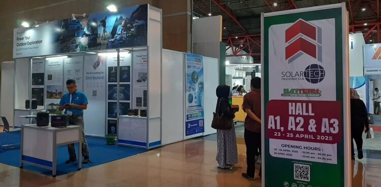 Solartech Indonesia 2025 is held for 3 days at JIExpo Kemayoran, North Jakarta. Credit: Sinta