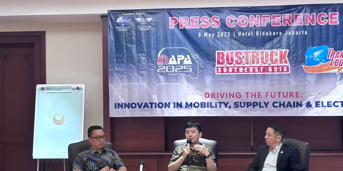 (L to R) Jimmy Tenacious (Chairman of ASKARINDO), Baki Lee (President Director of GEM Indonesia), Kyatmaja Lookman (Chairman of KAMSELINDO) at INAPA 2025 press conference. (Credit: Wulan)
