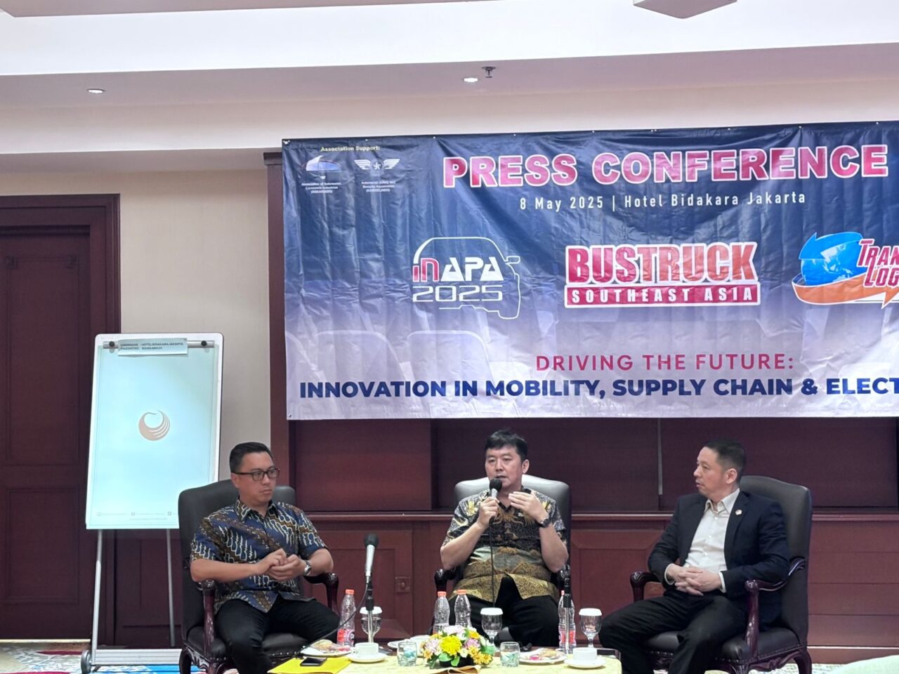 (L to R) Jimmy Tenacious (Chairman of ASKARINDO), Baki Lee (President Director of GEM Indonesia), Kyatmaja Lookman (Chairman of KAMSELINDO) at INAPA 2025 press conference. (Credit: Wulan)