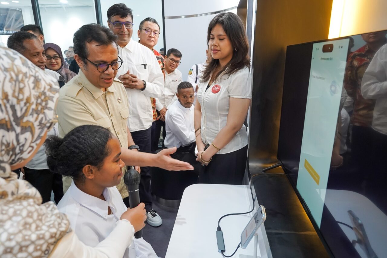 Nezar patria, Vice Minister of Komdigi, in the Opening of Indosat (IOH) AI Center in Papua. (Credit: IOH docs.)