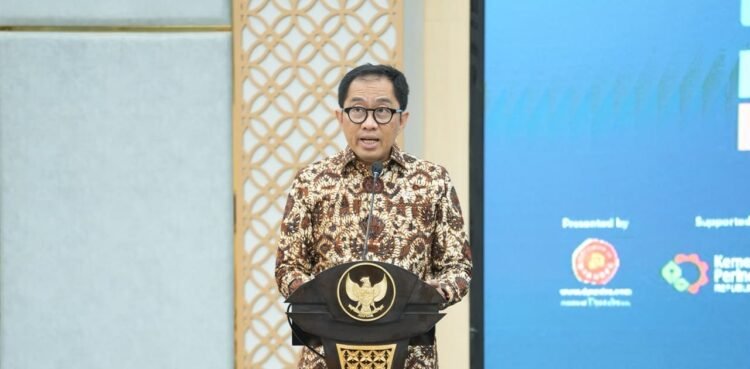 Faisol Riza, Deputy Minister of Industry, talked about halal industry in Indonesia. Credit: Dyandra Promosindo