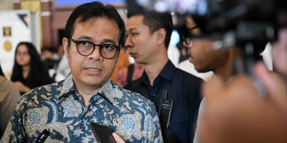 Nezar Patria expressed full support for the Ministry of Law and Human Rights' development of the Caraka super app. Credit: Komdigi